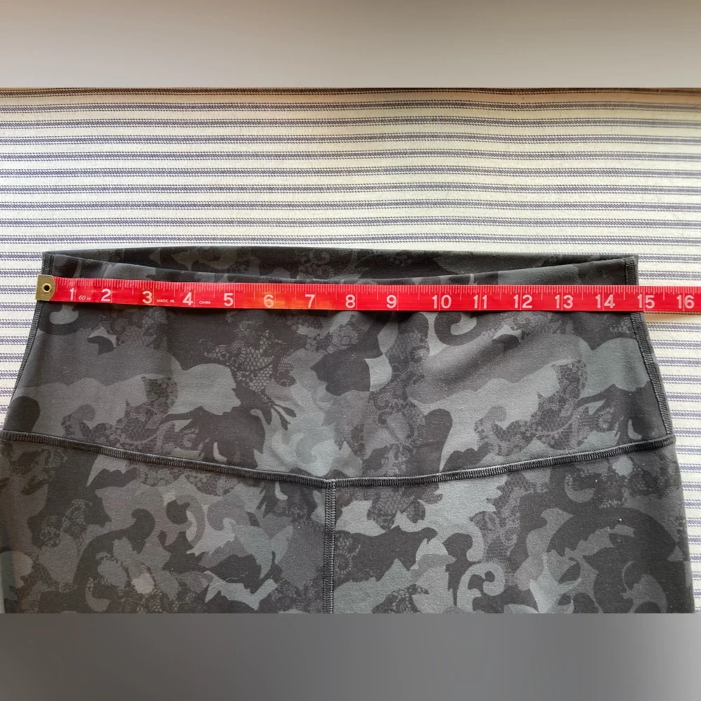Lululemon Black/Gray Camo Leggings - Picture 5 of 11